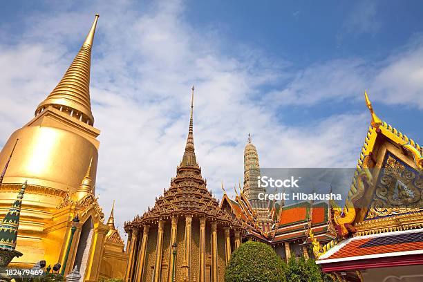Palacio Magnífico Bangkok Tailandia Foto de stock y más banco de imágenes de Amarillo - Color - Amarillo - Color, Arquitectura, Arte y artesanía