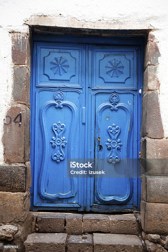 Украшенный Blue Door, Куско в Перу - Стоковые фото Архитектура роялти-фри