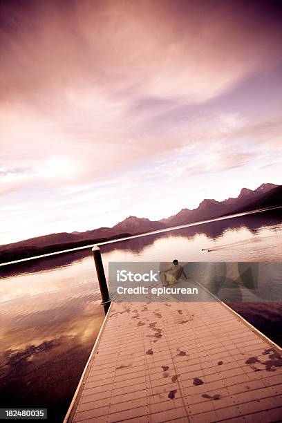 Sonnenuntergang Über Eine Wunderschöne Mountain Lake Stockfoto und mehr Bilder von Montana