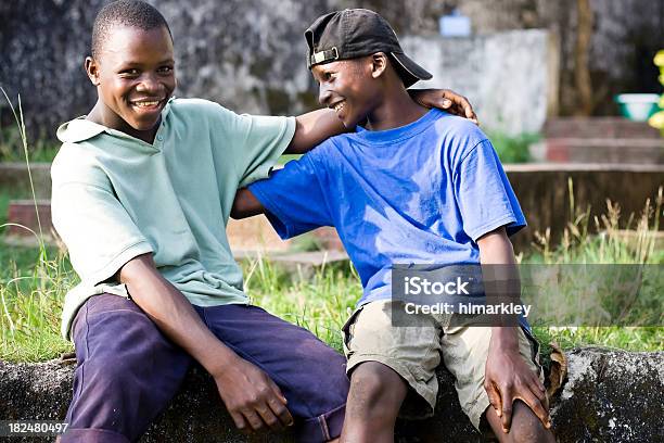 Ragazzi Della Liberia - Fotografie stock e altre immagini di Abbigliamento casual - Abbigliamento casual, Adolescente, Adolescenza