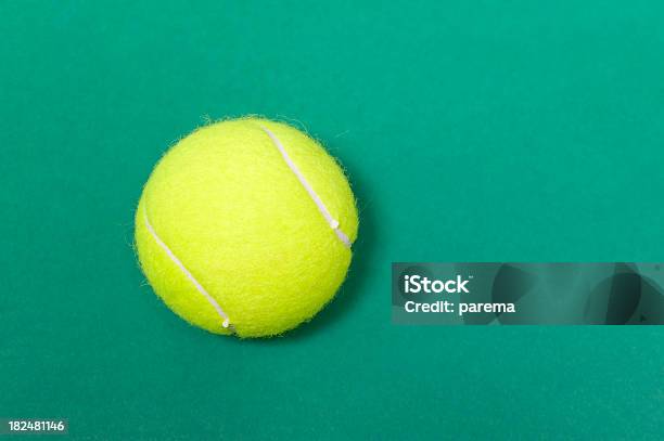 Bola De Tenis Foto de stock y más banco de imágenes de Artículos deportivos - Artículos deportivos, Bola de Tenis, Competición