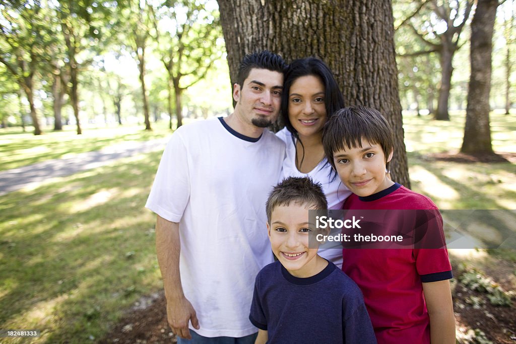 Hispanische Familie im park - Lizenzfrei 10-11 Jahre Stock-Foto