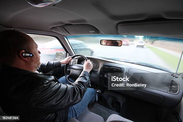 Sichere Auto Mit Handkostenlose Handy Stockfoto und mehr Bilder von Freisprechanlage - Freisprechanlage, Fahren, Städtische Straße