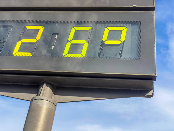 istock 19 degrees celsius in the city 1824815338