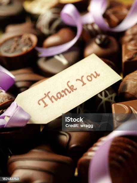 Коробка Шоколадных Конфет И Спасибо Label — стоковые фотографии и другие картинки Thank You - английское словосочетание - Thank You - английское словосочетание, Без людей, Белый шоколад
