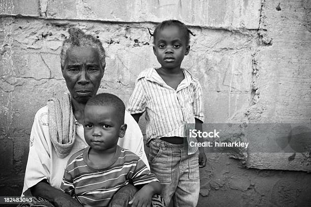 Afrikanische Familie Stockfoto und mehr Bilder von Afrika - Afrika, Alter Erwachsener, Armut