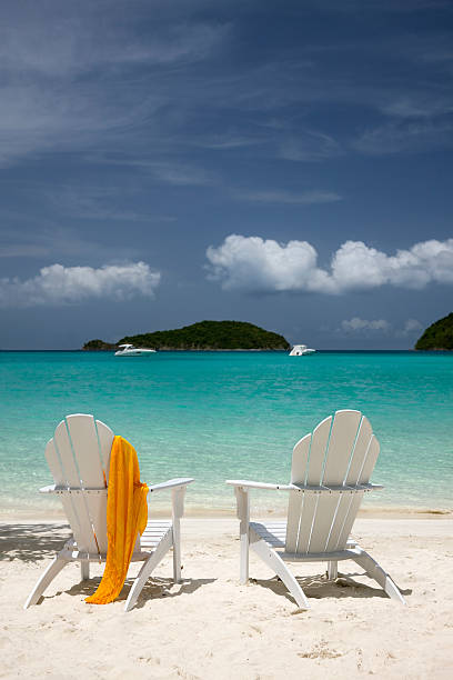 아늑함 의자 열대 해변 카리브해 - outdoor chair beach chair sarong 뉴스 사진 이미지