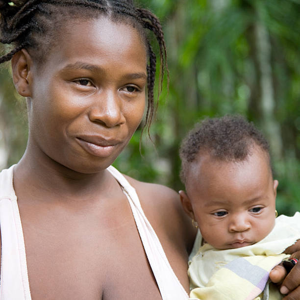 istock Suriname, mother and child. 182484039