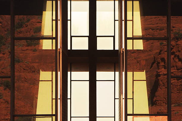 cappella della santa croce astratto riflessione di finestra - chapel of the holy cross foto e immagini stock
