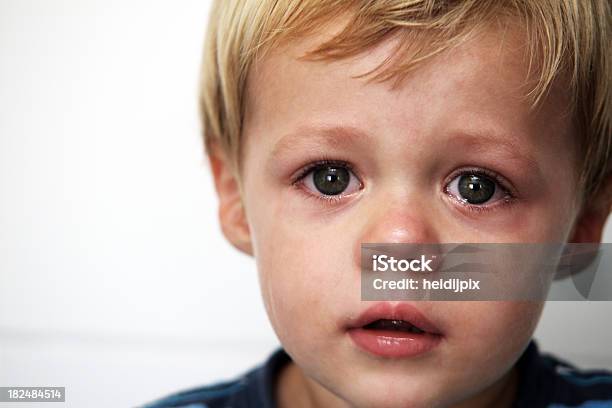 Chorar Rapaz - Fotografias de stock e mais imagens de Criança - Criança, Chorar, Criança pequena