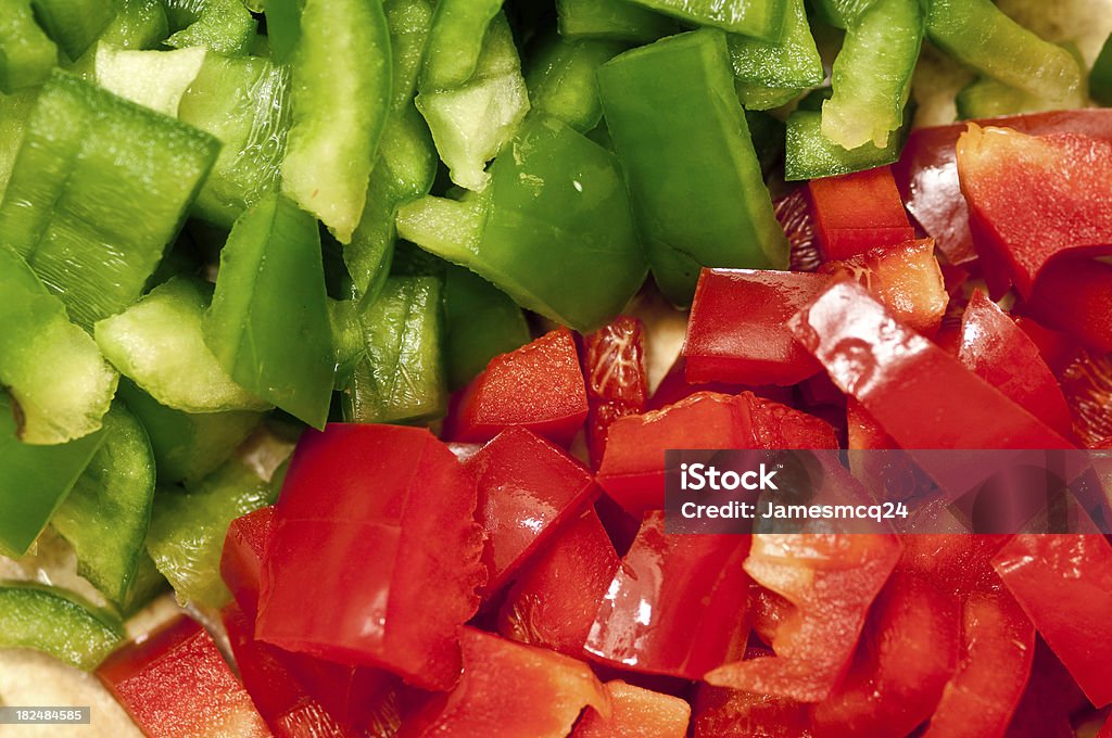 Красный и зеленый Нарубленный болгарский перец - Стоковые фото Без людей роялти-фри