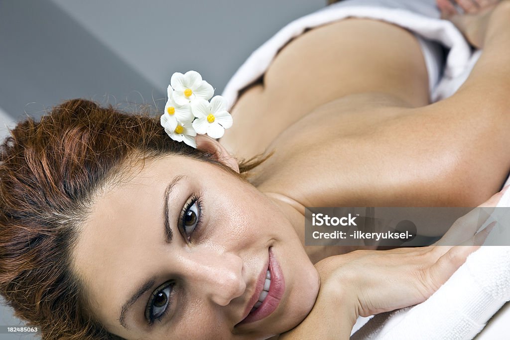 Donna ottenere trattamento spa - Foto stock royalty-free di Accudire