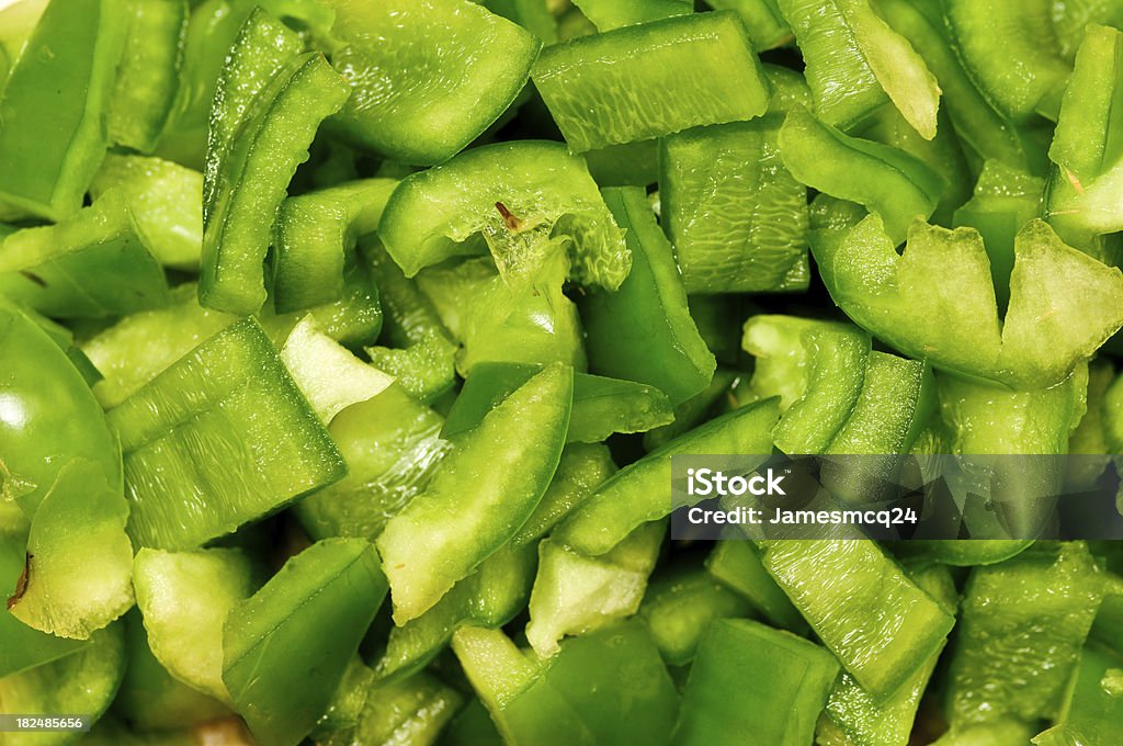 Tagliato a pezzi Peperone verde - Foto stock royalty-free di Alimentazione sana