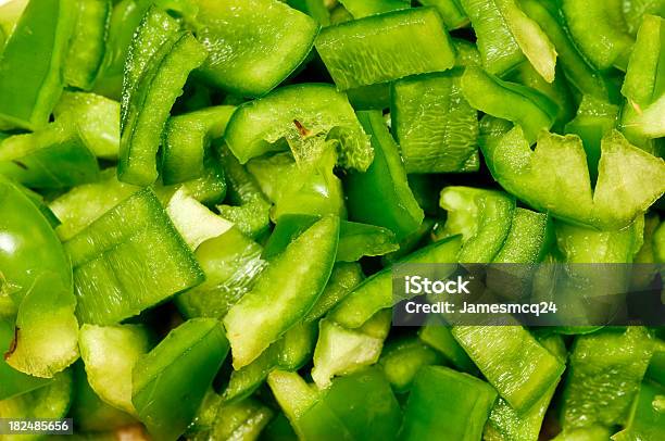 Tagliato A Pezzi Peperone Verde - Fotografie stock e altre immagini di Alimentazione sana - Alimentazione sana, Cibi e bevande, Cibo