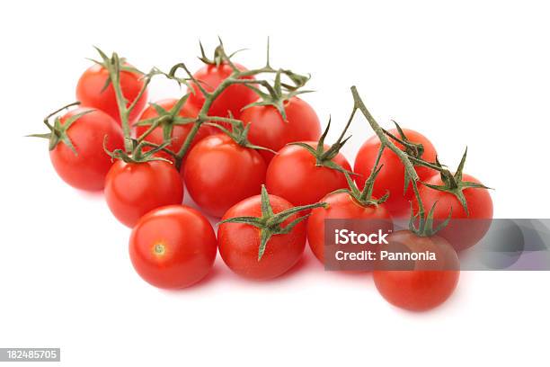 Tomates Cherry Foto de stock y más banco de imágenes de Recortable - Recortable, Tomate Cereza, Color - Tipo de imagen