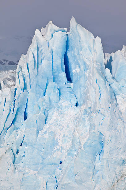 glaciar perito moreno national park, patagonia en argentina - patagonia ice shelf vertical argentina fotografías e imágenes de stock