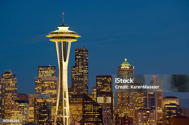 Photo libre de droit de Panorama De Seattle banque d'images et plus d'images libres de droit de Bâtiment vu de l'extérieur - Bâtiment vu de l'extérieur, Centre-ville, Crépuscule