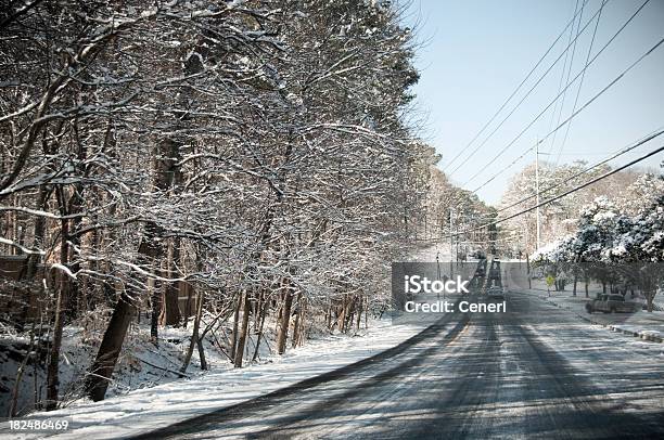 Driving Bedingungen Auf Einer Vereisten Straße Atlanta Georgia Stockfoto und mehr Bilder von Atlanta