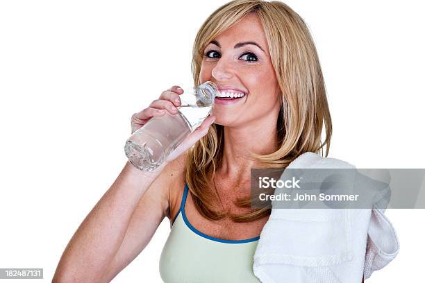 Fitness Mujer Agua Potable Foto de stock y más banco de imágenes de 20 a 29 años - 20 a 29 años, 25-29 años, Adulto