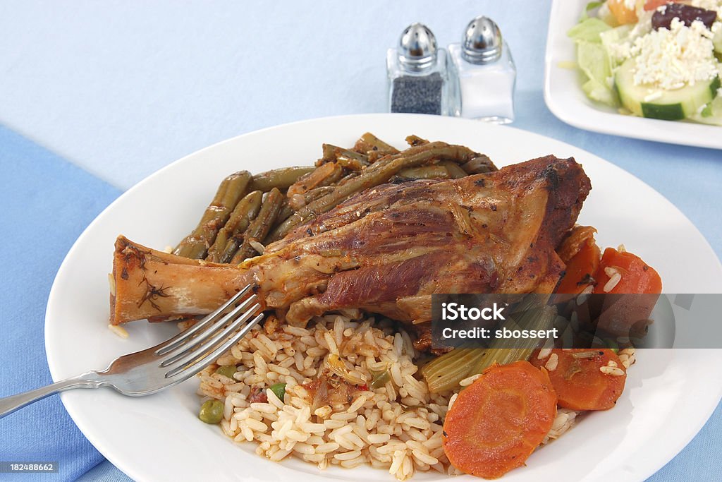 Pernil de cordeiro assado em estilo grego - Foto de stock de Carne de Carneiro royalty-free