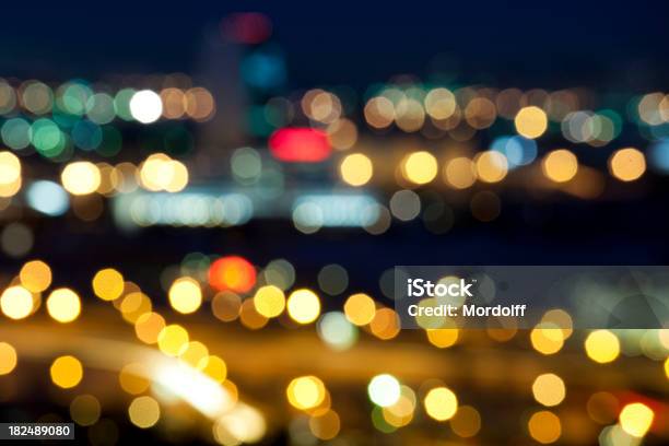 Unscharf Gestellt Lichter Der Stadt Bei Nacht Stockfoto und mehr Bilder von Abstrakt - Abstrakt, Beleuchtet, Bildhintergrund