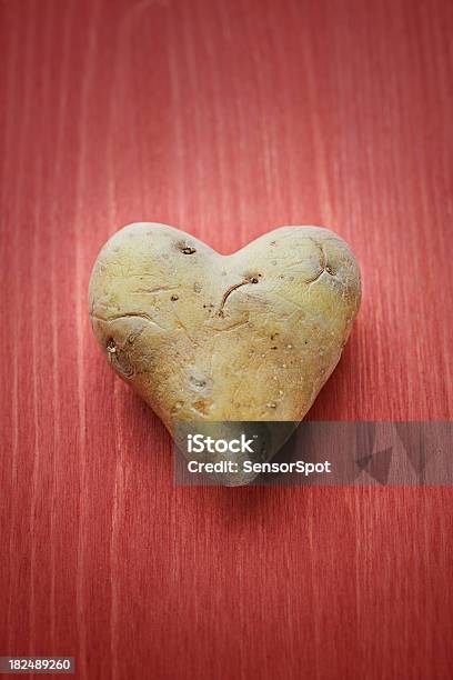 Cuore Di Patate - Fotografie stock e altre immagini di Alimentazione sana - Alimentazione sana, Alimento di base, Amore