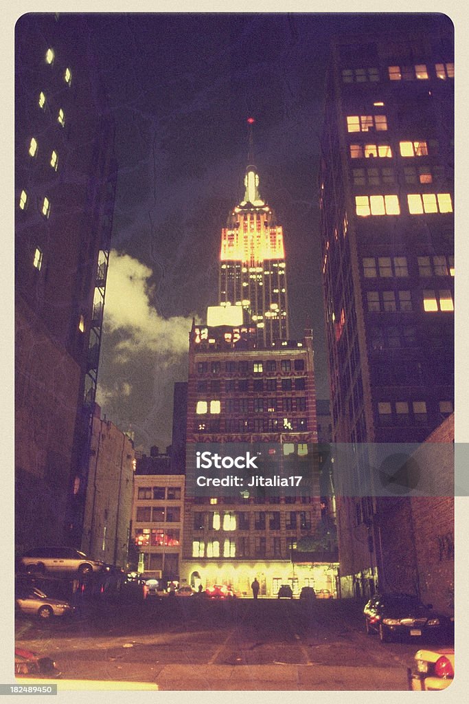 Empire State budynku w nocy-Vintage Kartka pocztowa - Zbiór zdjęć royalty-free (Kartka pocztowa)