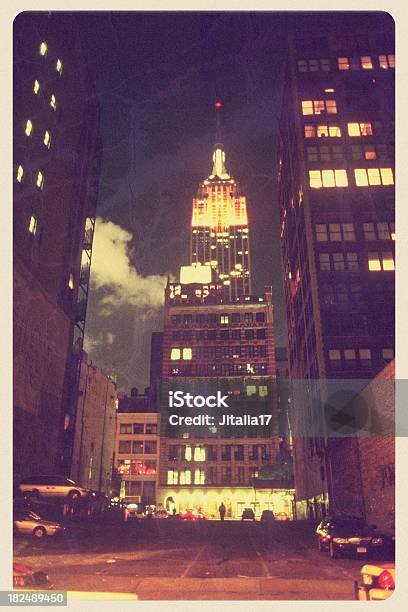 Empire State Budynku W Nocyvintage Kartka Pocztowa - zdjęcia stockowe i więcej obrazów Kartka pocztowa