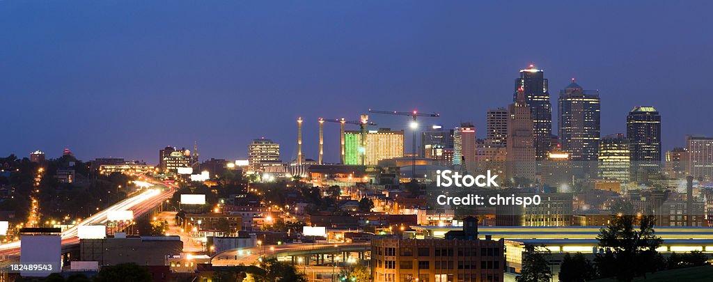 (XXL) Kansas City in der Abenddämmerung - Lizenzfrei Kansas City - Missouri Stock-Foto