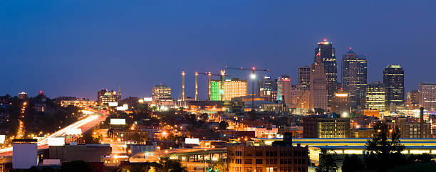 istock Kansas City at Twilight (XXL) 182489543