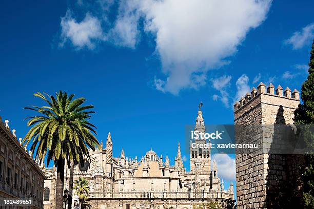 Centrum Sevilla - zdjęcia stockowe i więcej obrazów Katedra Najświętszej Marii Panny w Sewilli - Katedra Najświętszej Marii Panny w Sewilli, Andaluzja, Architektura