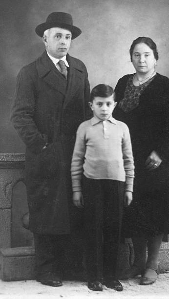 istock Child with his Parents in 1930.Black And White 182489667