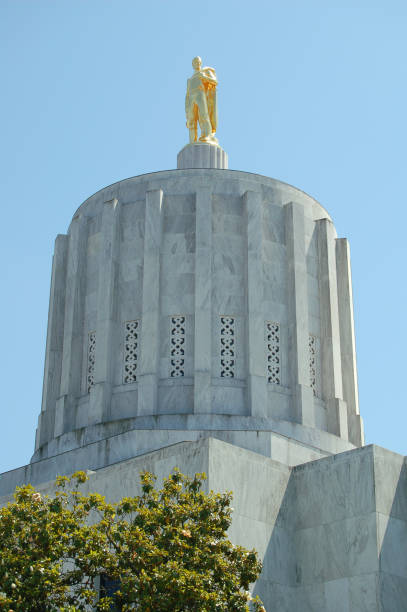 istock Dome of Oregon's Capitol 182489922