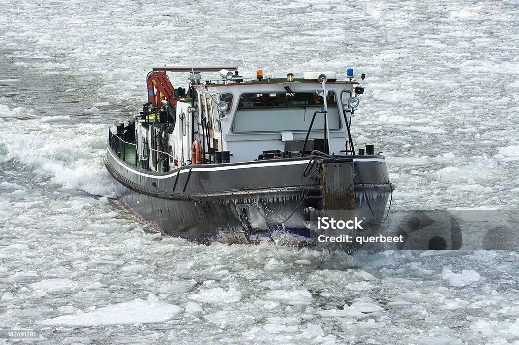 Navio em Água congelada - Foto de stock de Bloco de gelo flutuante royalty-free
