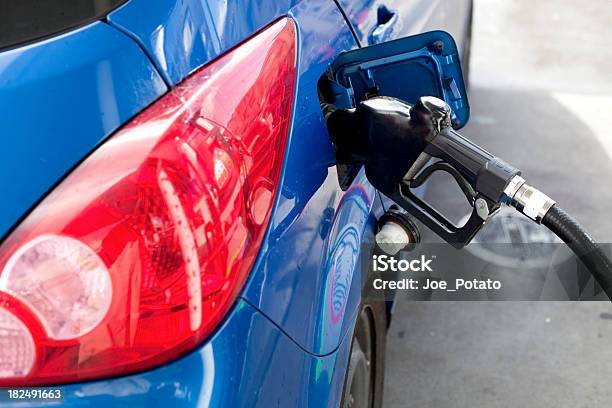 En La Bomba Foto de stock y más banco de imágenes de Azul - Azul, Bomba de combustible, Coche