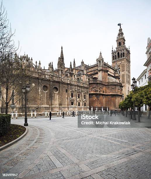 Cattedrale Di Siviglia Spagna - Fotografie stock e altre immagini di Inverno - Inverno, Siviglia, Acciottolato