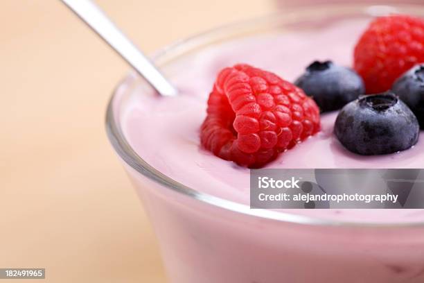 Foto de Iogurte De Mirtilo e mais fotos de stock de Almoço - Almoço, Antioxidante, Café da manhã