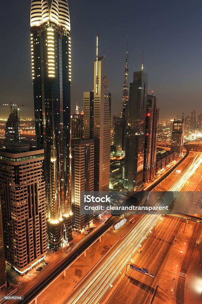 Центра Дубая и �Бурдж-Халифа - Стоковые фото Автострада роялти-фри