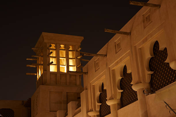 арабский wind башня на ночь - wind arabian peninsula tower night стоковые фото и изображения