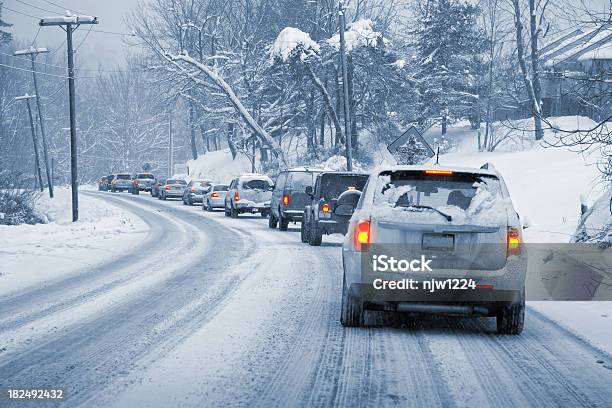 Das Fahren Im Winter Im Schnee Stockfoto und mehr Bilder von Winter - Winter, Schnee, Fahren