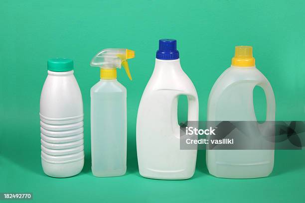 Четыре Пластиковые Контейнеры — стоковые фотографии и другие картинки Белый - Белый, Бутылка, Вариация