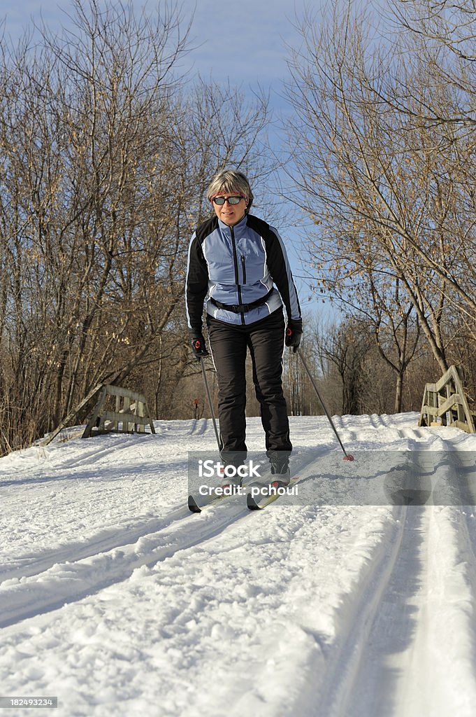 Kobieta, Biegi narciarskie, sport zimowy - Zbiór zdjęć royalty-free (30-39 lat)