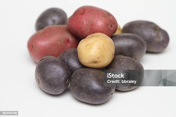 Foto de Batatas e mais fotos de stock de Batata - Tubérculo - Batata - Tubérculo, Batata vermelha, Comida