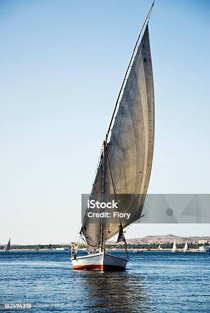 Fellukahs Egiziana Sul Nilo - Fotografie stock e altre immagini di Barca a vela - Barca a vela, Prua, Acqua