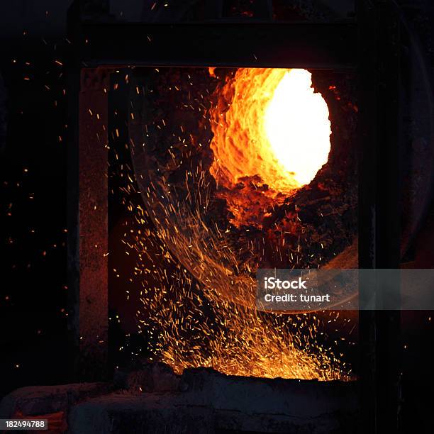Przemysł Metalurgiczny - zdjęcia stockowe i więcej obrazów Bez ludzi - Bez ludzi, Bojler gazowy, Budynek przemysłowy