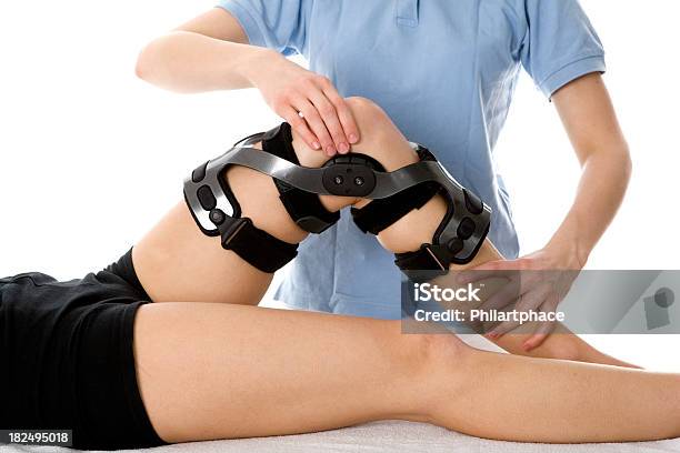 Fisioterapia - Fotografie stock e altre immagini di Fisioterapia - Fisioterapia, Sfondo bianco, Scontornabile