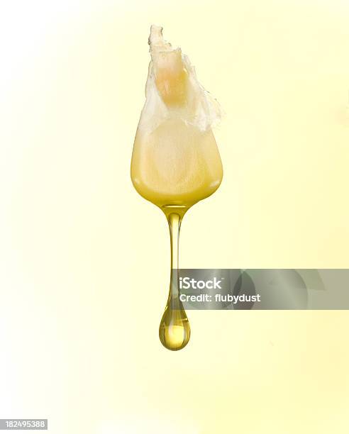 Gota De Aceite De Maíz Foto de stock y más banco de imágenes de Aceite de maíz - Aceite de maíz, Aceite para cocinar, Combustible fósil