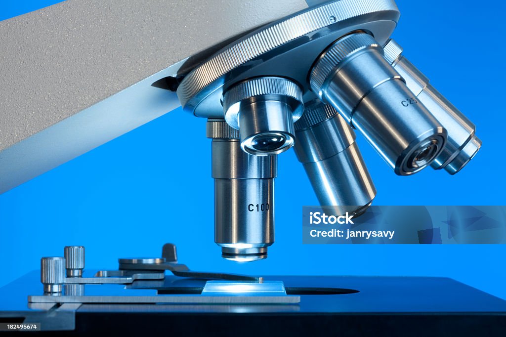 Microscopio - Foto de stock de Microscopio libre de derechos