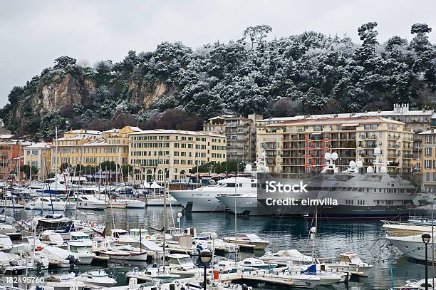 Vista Del Porto Di Nizza Dopo Una Neve Caduta - Fotografie stock e altre immagini di Nizza - Nizza, Inverno, Neve