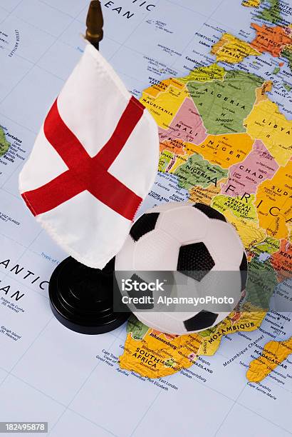 Foto de Futebol Bola Mapa Da África E A Bandeira Da Inglaterra e mais fotos de stock de 2010